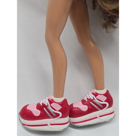 Bratz Back To School Yasmin Doll - Picture 13 of 16